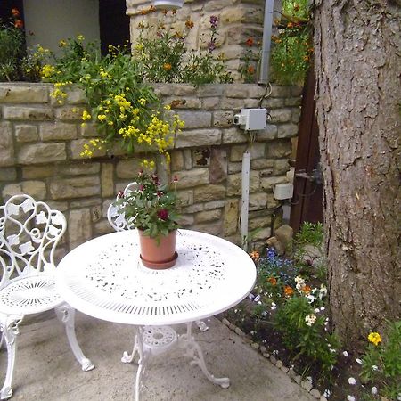 Garden Etterem Kavezo Es Panzio Tahitófalu Exterior foto